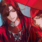Zwei Männer in roter Kleidung mit rotem Schirm 