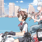 zwei junge Mädchen fahren freudig mit einem Motorrad durch die zerstörte Landschaft, blaues Meer 