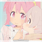 zwei Mädchen schauen sich an eine gibt das Signal leise zu sein 