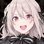 junge lächelndes Mädchen mit blonden Haaren 