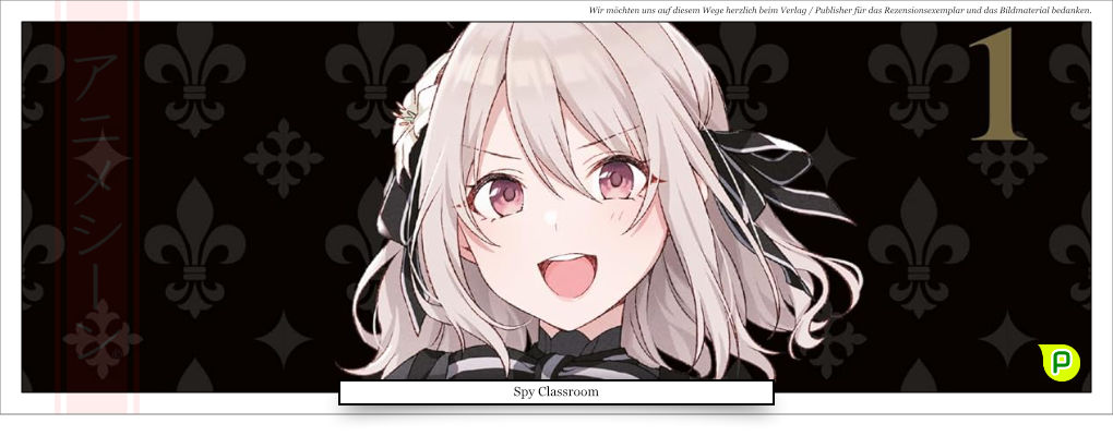 junge lächelndes Mädchen mit blonden Haaren 