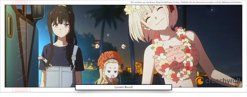 drei Mädchen Abends am Strand, eine Lächelt, die andere schaut verwundert und die dritte genervt