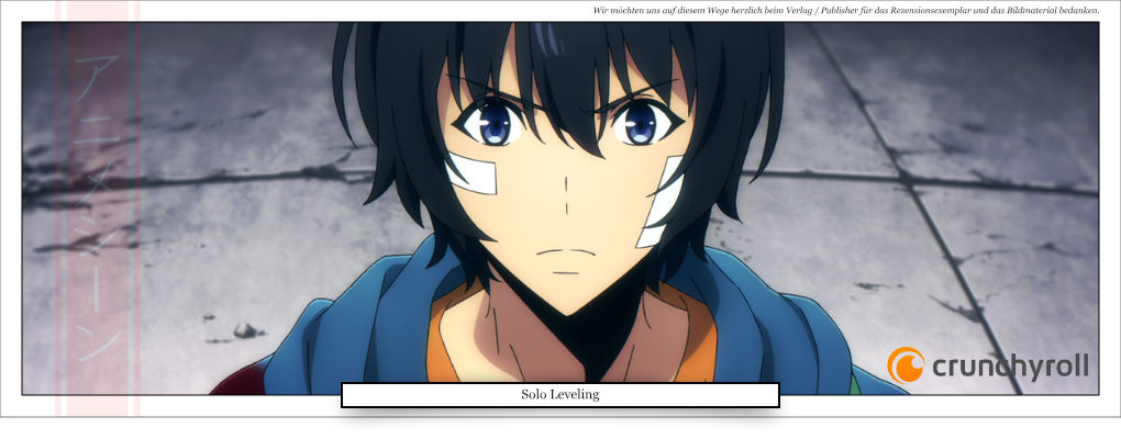 Junger Mann schaut ernst, Pflaster im Gesicht, kurze schwarze Haare