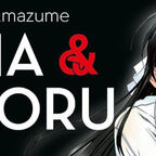 junge Mädchen mit langen schwarzen Haaren schreit mit rotem Kopf 