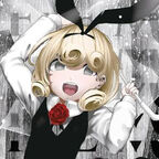 Ein Mädchen in Schuluniform mit schwarzen Ohren und einem transparenten Regenschirm. 