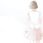 Rückenansicht eines Schulmädchen das am gehen ist. 