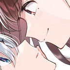 zwei Schulmädchen schauen sich tief in die Augen. Die eine lächelt und die andere ist verwundert. 