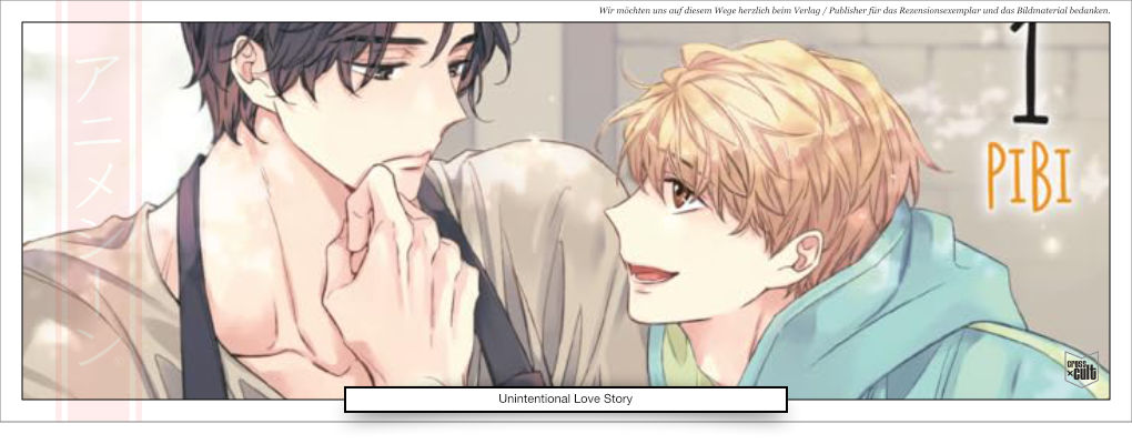  Zwei junge Männer. Der eine, mit blonden Haaren, lächelt und redet. Der andere mit dunklen Haaren schaut überlegt. 