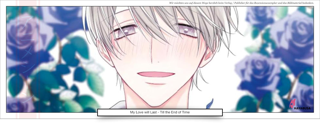 Ein junger Mann mit weißen Haaren lächelt verliebt und erwartungsvoll. 