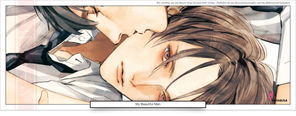 zwei junge Männer schauen sehr verträumt, einer küsst den anderen auf die rechte Wange 