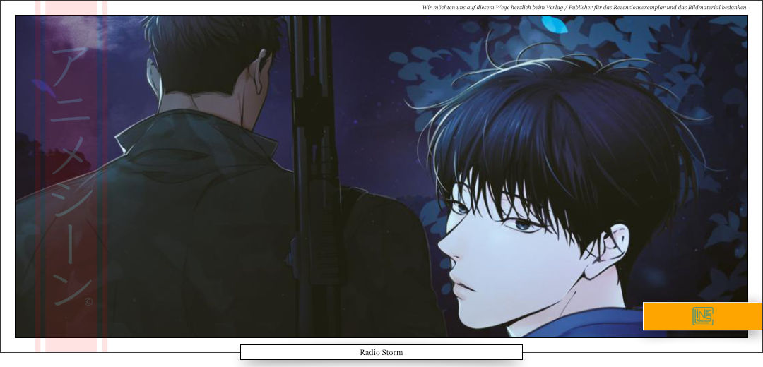 Ein junger Mann schaut nach hinten über die Schulter. Ein kräftiger Mann geht zielsicher nach vorn, mit Waffe auf dem Rücken. 