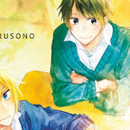 Zwei Jugendliche sitzen am Tisch im Klassenzimmer und Lächeln voller Freude. 