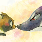 Zwei Tiere liegen Nase an Nase und schauen sich an. Der eine freundlich und der andere misstrauisch.