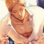 Ein junger Mann, sehr muskulös und mit offenem Hemd 