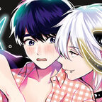 Zwei junge Männer nähern sich erotisch an. Einer ist selbstbewusst, während der andere eher schüchtern ist. 