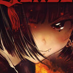 Ein junges Mädchen mit Vampirzähnen strahlt ein selbstbewusstes Lächeln aus. 