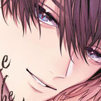 Ein junger, verführerisch aussehender Mann mit kurzem Haar.