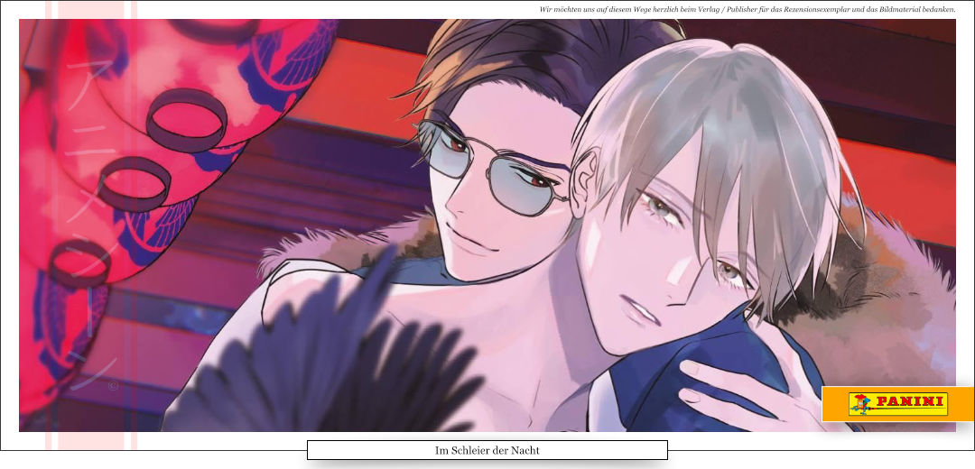 Zwei Männer, einer mit Flügeln, der andere mit Brille, umarmen sich zärtlich. 