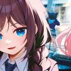 Ein junges Mädchen, das eine Gitarre hält, blickt den Leser mit einem strahlenden Lächeln an, als würde sie gleich spielen.