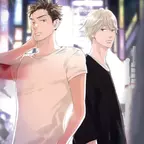 Das Bild zeigt zwei junge Männer, die durch die Straßen Tokios schlendern.